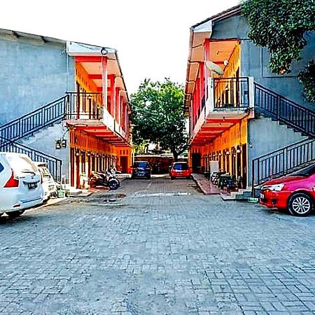 Oyo 91476 Srikaya Hotel 3 เปอกาโลงัน ภายนอก รูปภาพ