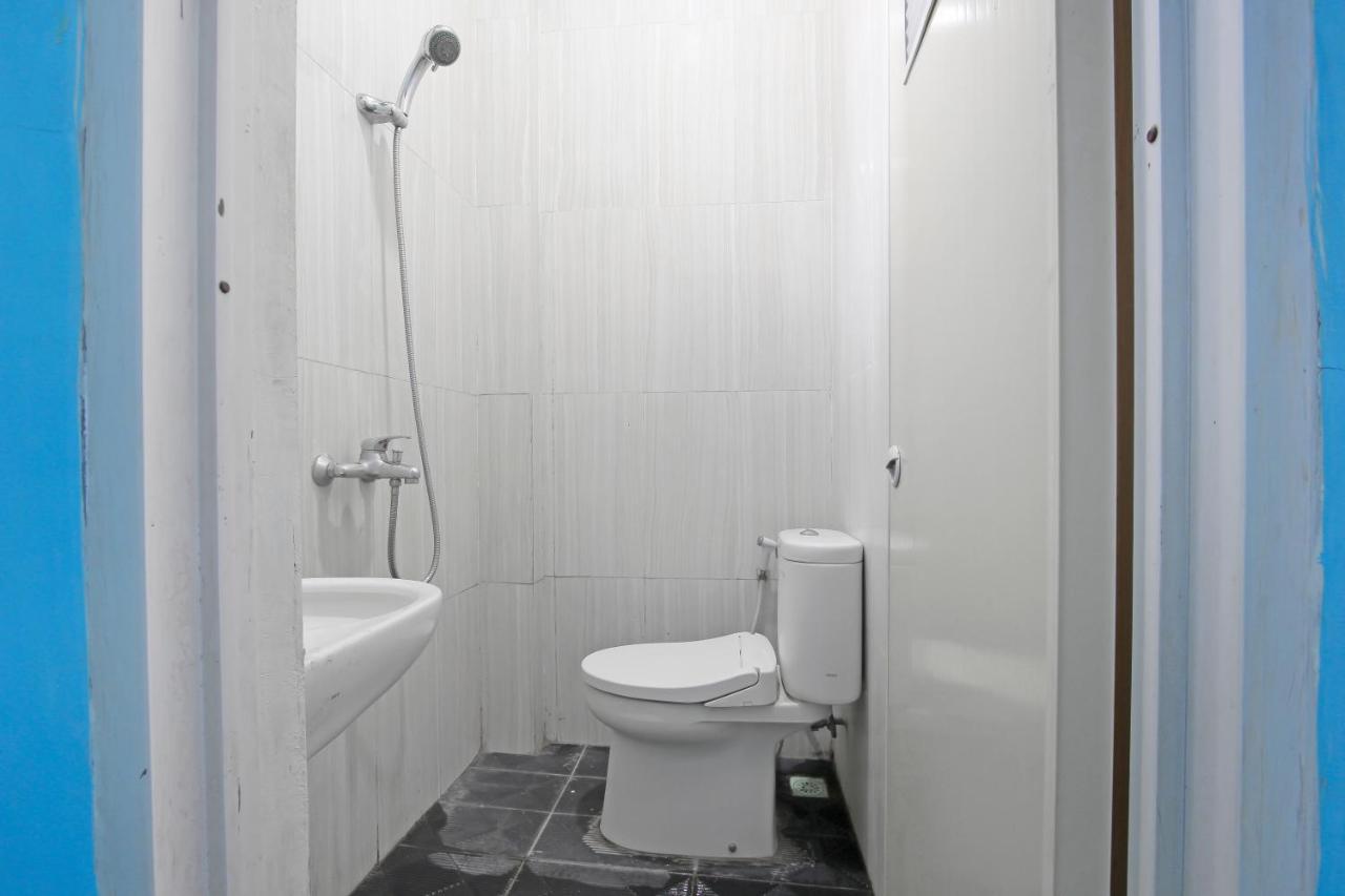 Oyo 91476 Srikaya Hotel 3 เปอกาโลงัน ภายนอก รูปภาพ